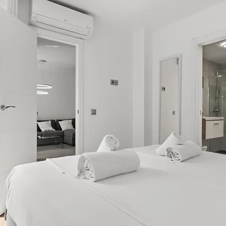 Elegant By Costarentals - Ref 236 דירה